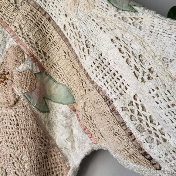 Au contraire vintage tan knit crochet lace flower front crew neck sweater Sz M - Picture 9 of 16